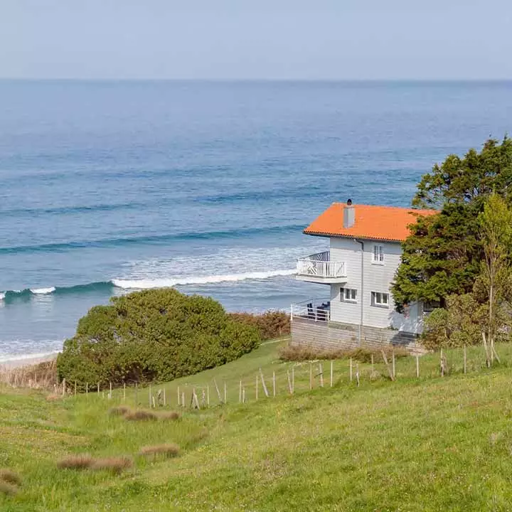 rumoroso-orilla-de-mar